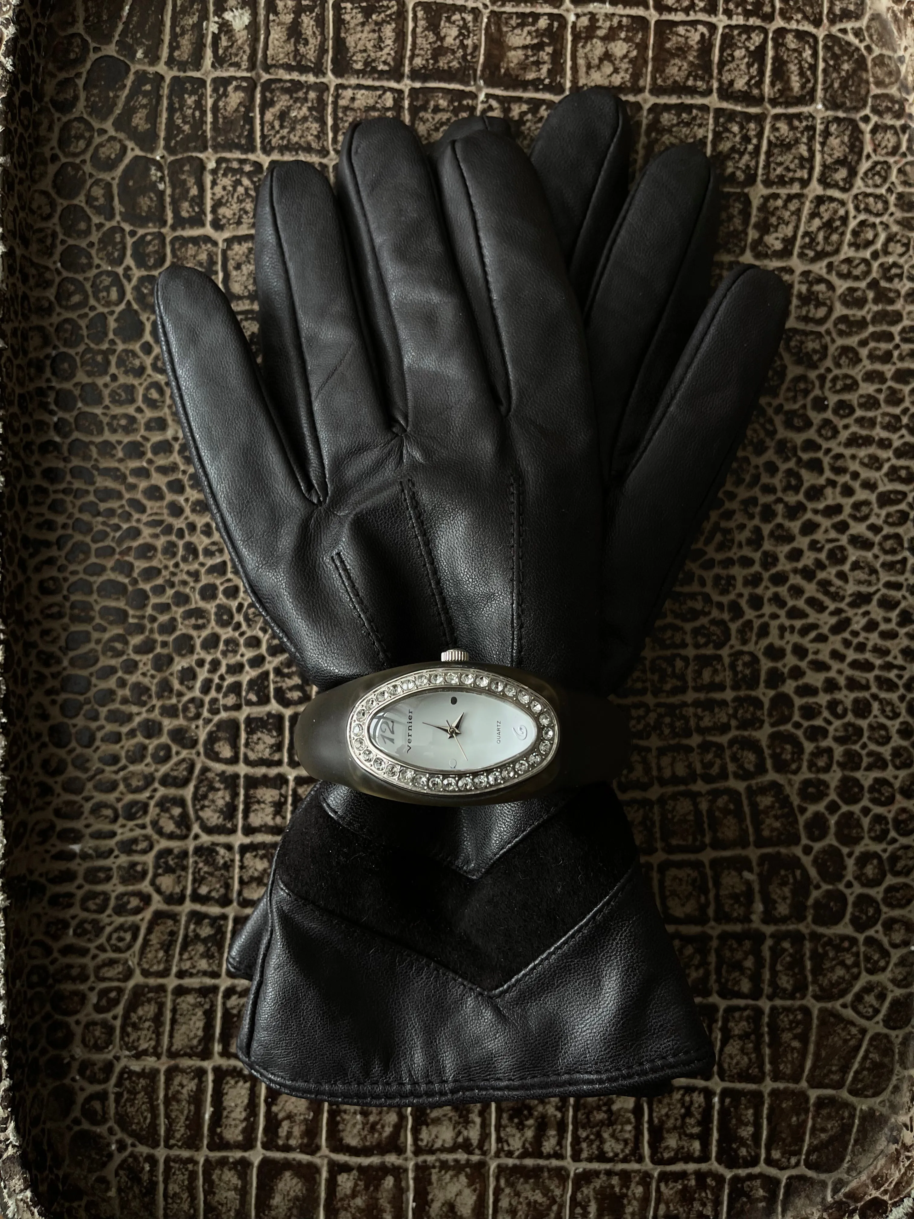 VINTAGE VERNIER PLASTIC BRACELET WATCH