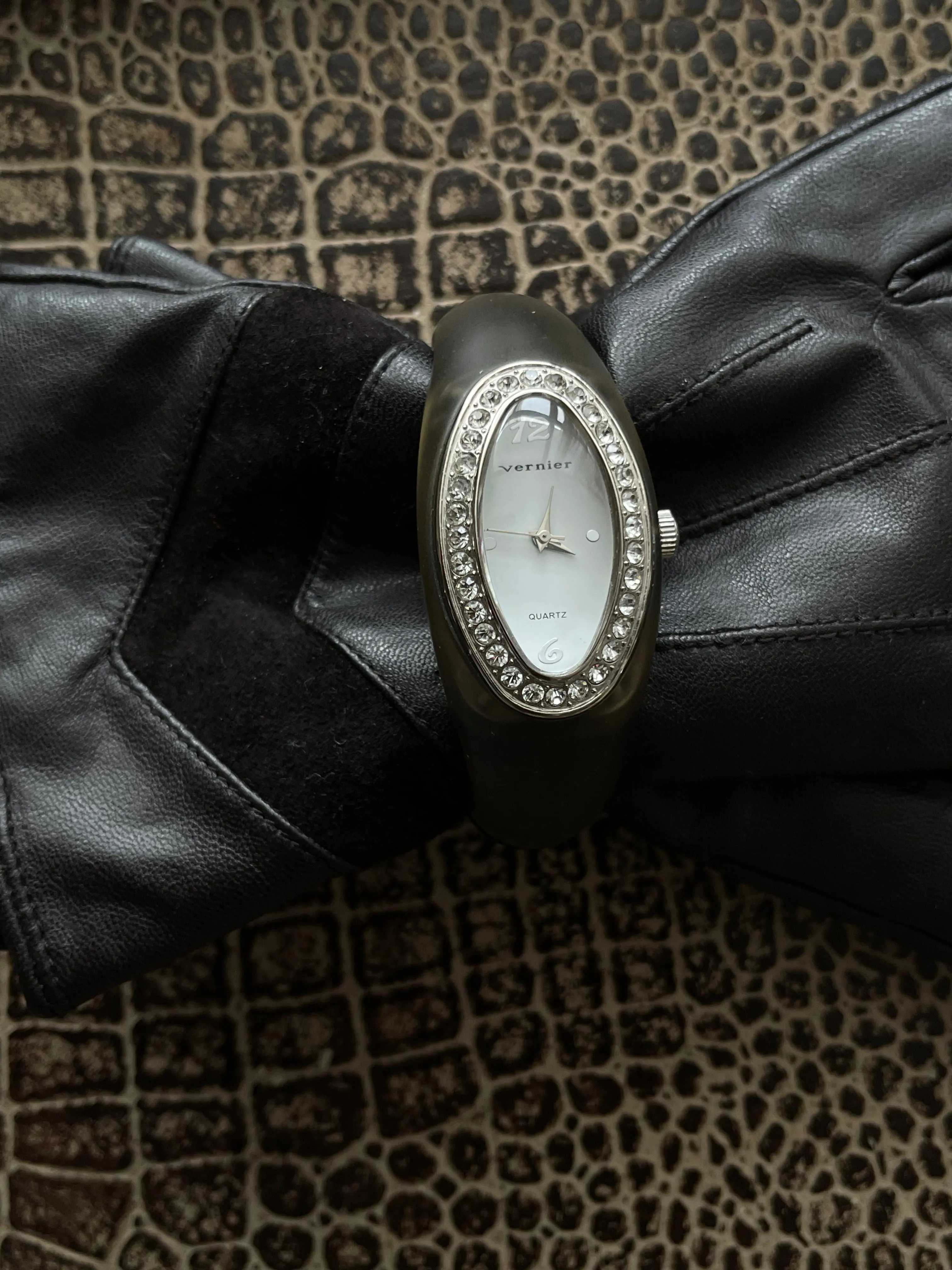 VINTAGE VERNIER PLASTIC BRACELET WATCH